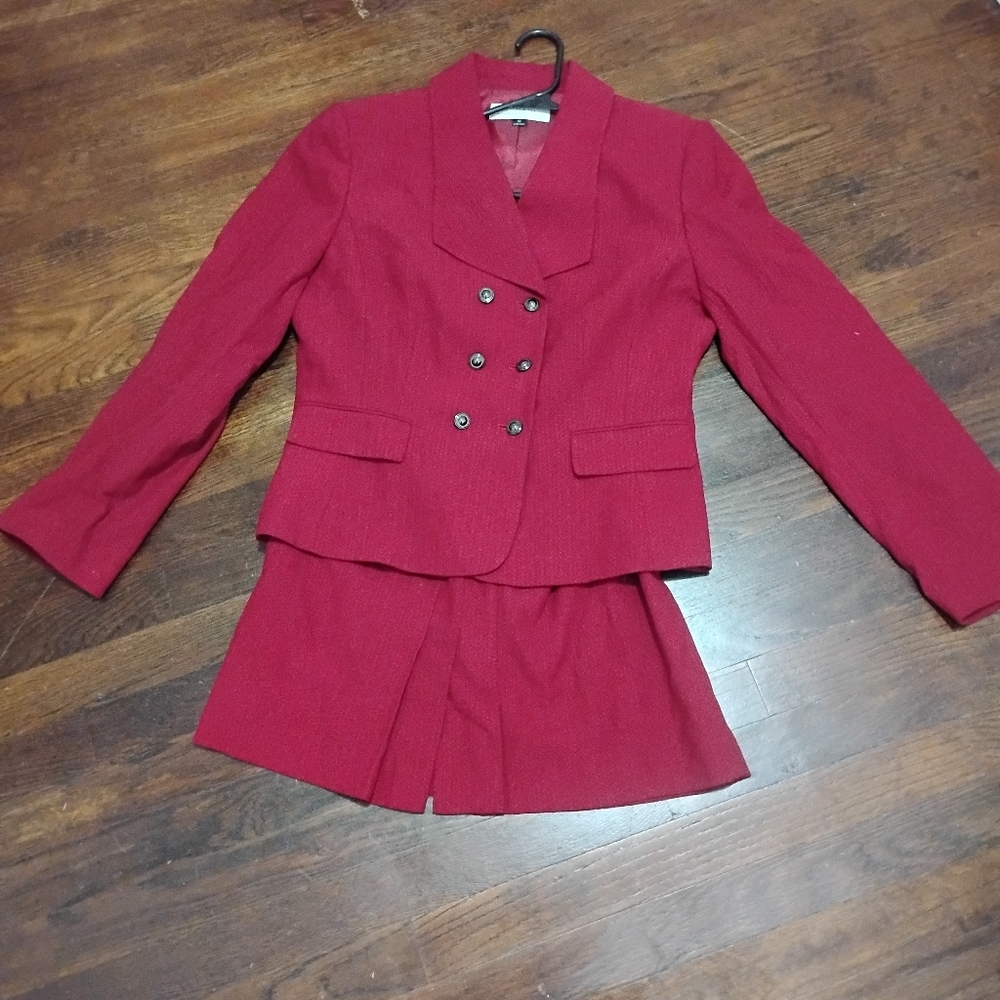 Tahari ASL Women's Double-Breasted Red Blazer and Skirt Set
